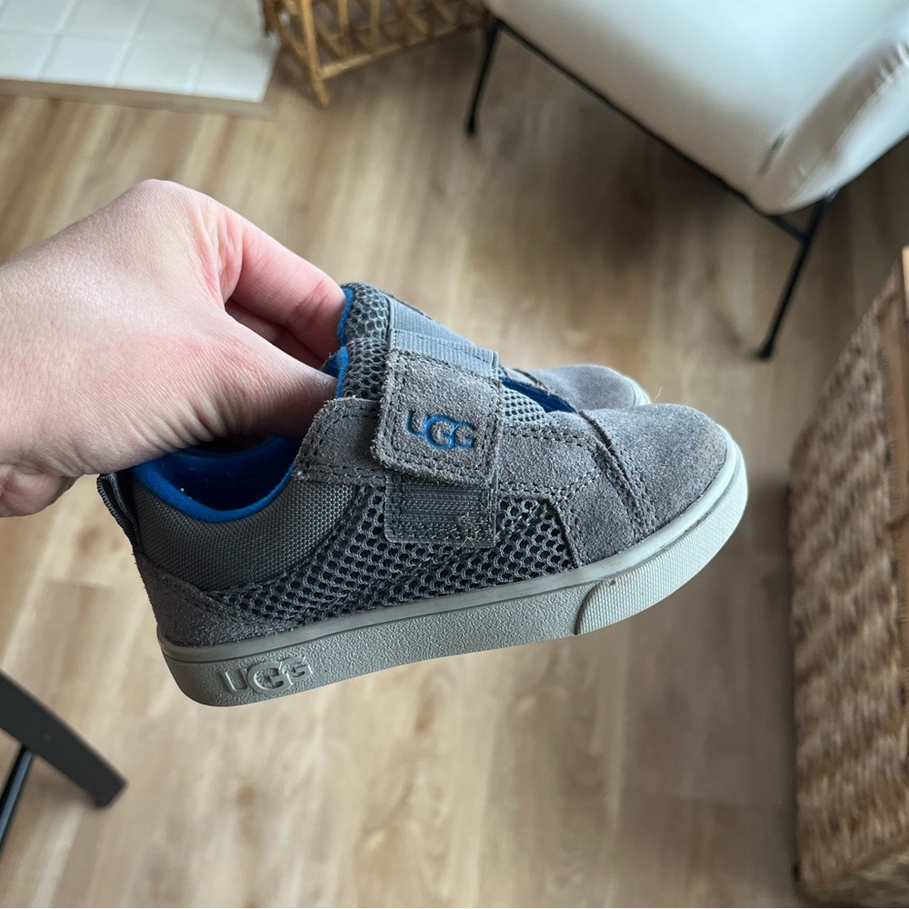 TODDLER UGGS / size 8 / gently used!